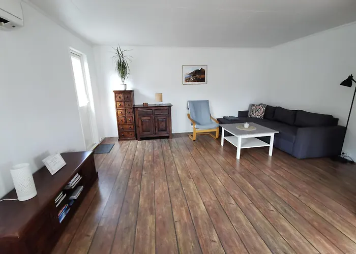 Cozy Apartment Between Sea And Mountains