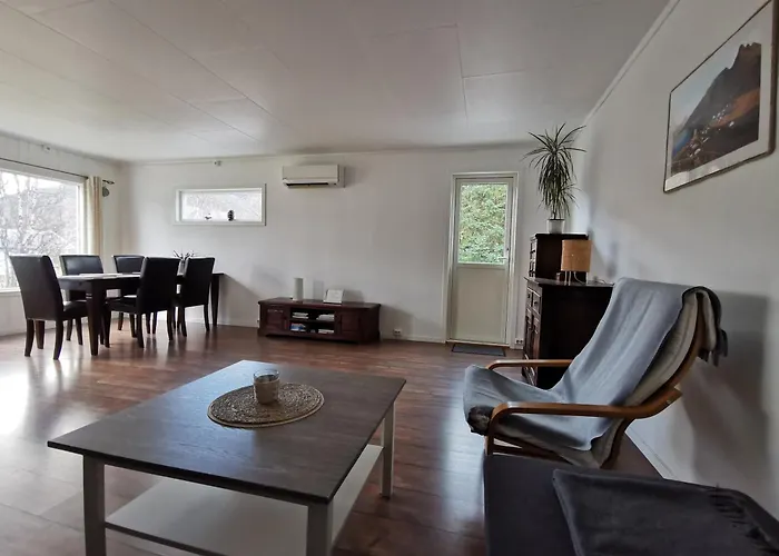 Cozy Apartment Between Sea And Mountains
